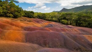 Peu de voyageurs connaissent cette terre aux sept couleurs de l’Île Maurice et c’est pourtant l’un des paysages les plus étonnants de l’océan Indien